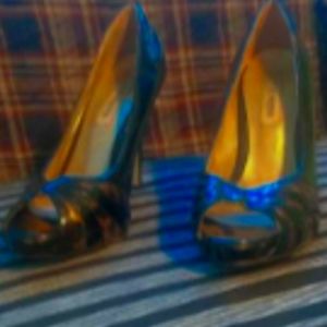 I'm selling Steve madden heals